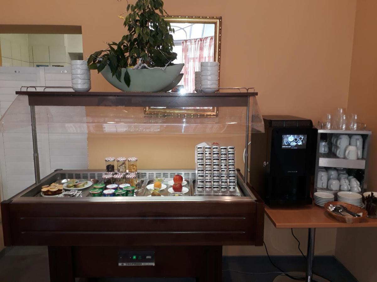 Hotel Garni Am Markt - Businesshotel - Fruehstuecksbuffet - Fahrradabstellplatz - Hunde Willkommen Neustadt bei Coburg Luaran gambar