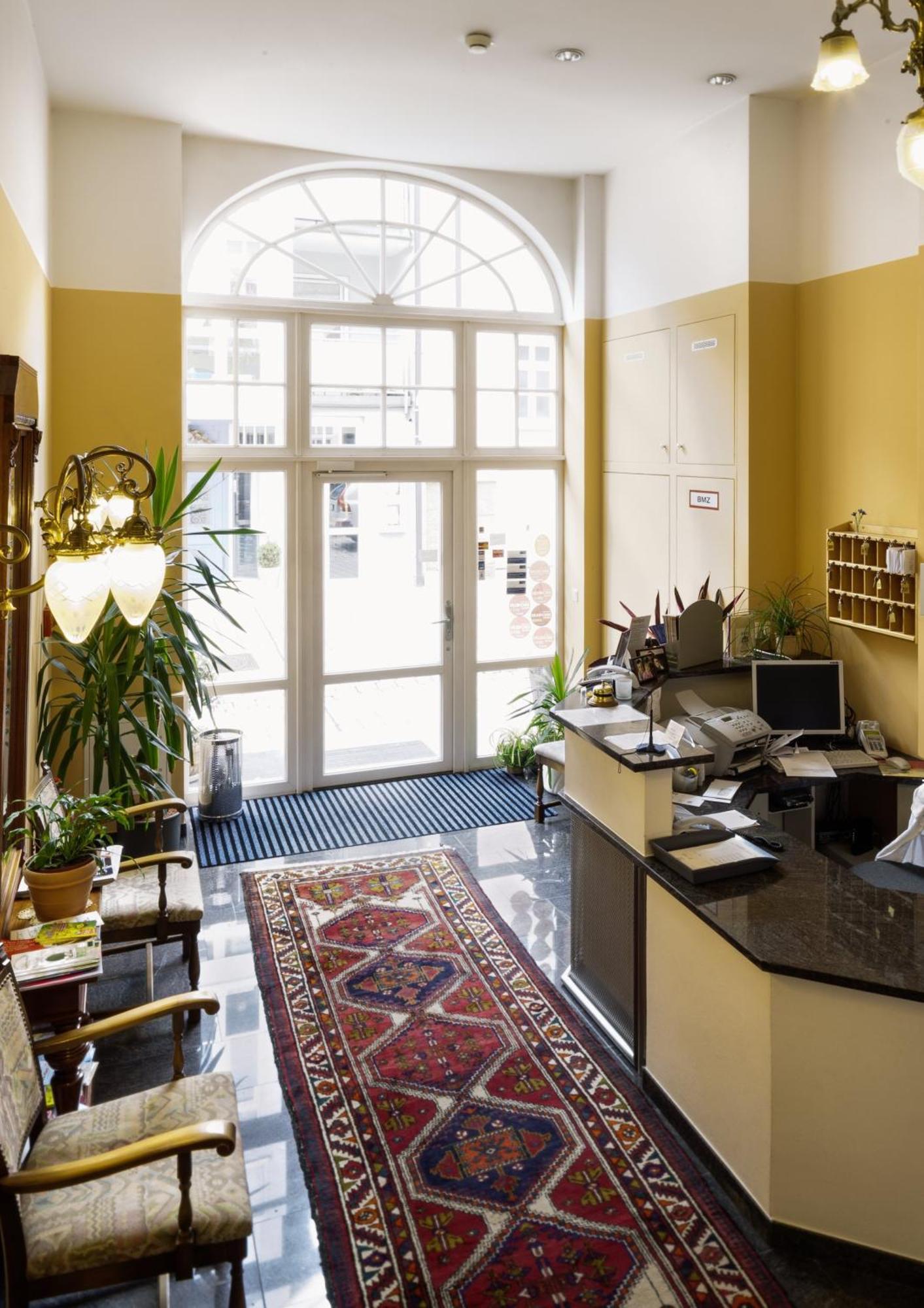Hotel Garni Am Markt - Businesshotel - Fruehstuecksbuffet - Fahrradabstellplatz - Hunde Willkommen Neustadt bei Coburg Luaran gambar