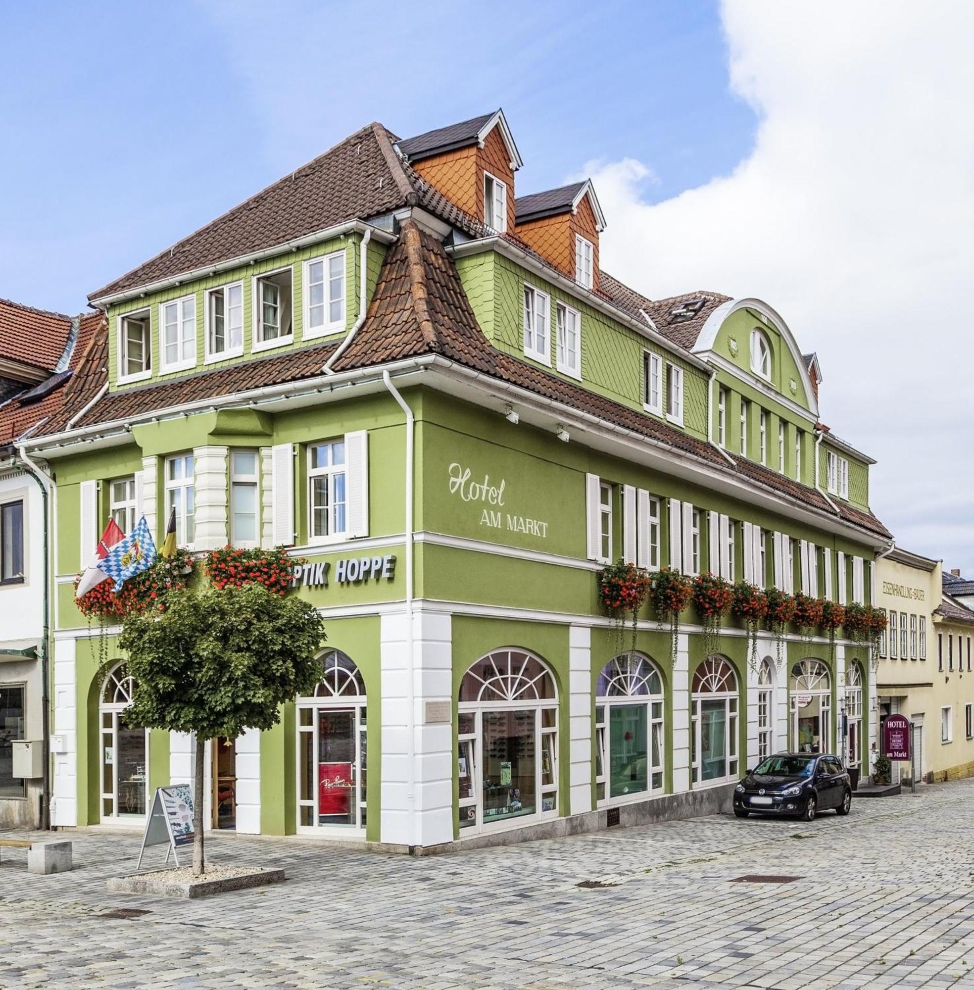 Hotel Garni Am Markt - Businesshotel - Fruehstuecksbuffet - Fahrradabstellplatz - Hunde Willkommen Neustadt bei Coburg Luaran gambar
