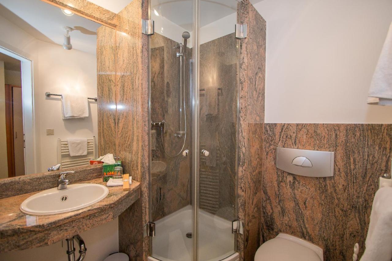 Hotel Garni Am Markt - Businesshotel - Fruehstuecksbuffet - Fahrradabstellplatz - Hunde Willkommen Neustadt bei Coburg Luaran gambar