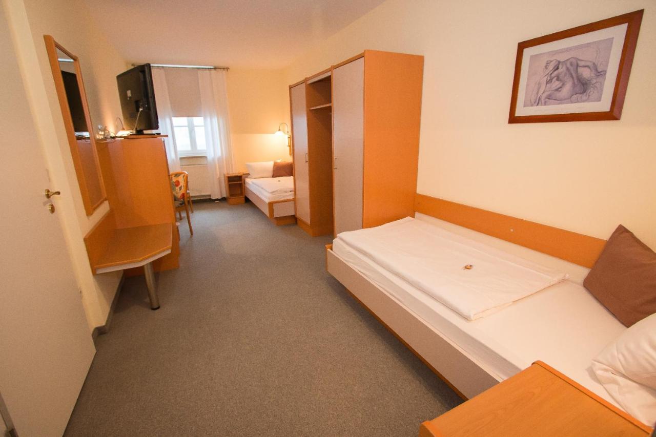 Hotel Garni Am Markt - Businesshotel - Fruehstuecksbuffet - Fahrradabstellplatz - Hunde Willkommen Neustadt bei Coburg Luaran gambar