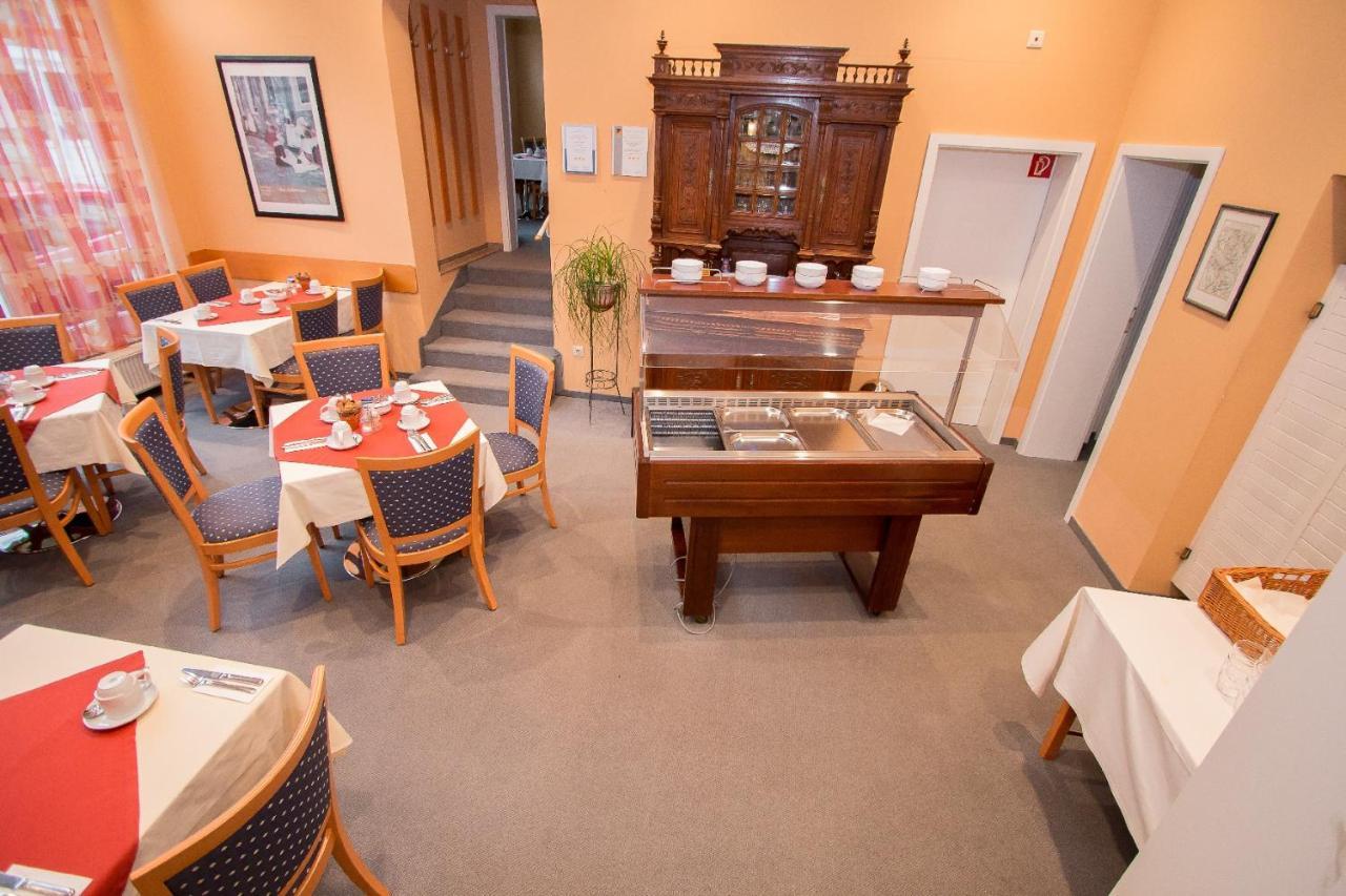 Hotel Garni Am Markt - Businesshotel - Fruehstuecksbuffet - Fahrradabstellplatz - Hunde Willkommen Neustadt bei Coburg Luaran gambar